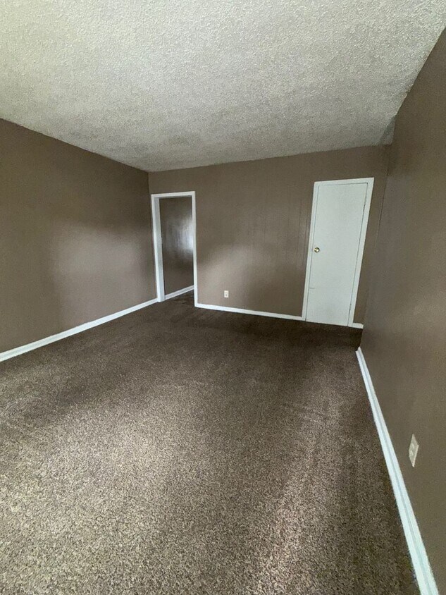 Primary Photo - Charming 2-Bed End Unit in Quiet Quadplex-...