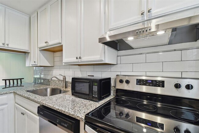 Building Photo - 4507 S Oak Dr