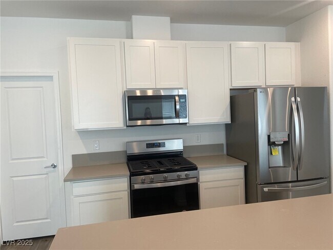 Foto del edificio - 5749 Avondale Rise Wy