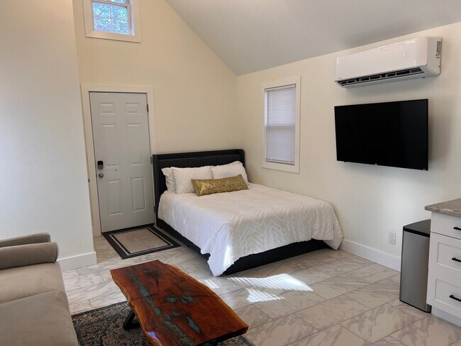 Foto del edificio - 6148 Winthrop Ave