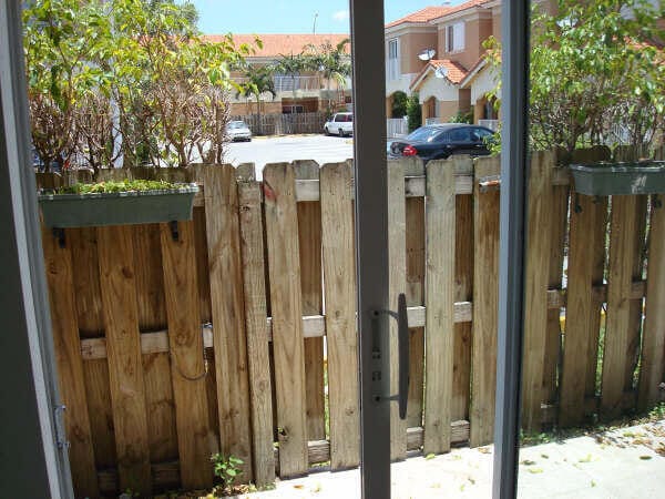 Foto del edificio - 229 E 3rd St