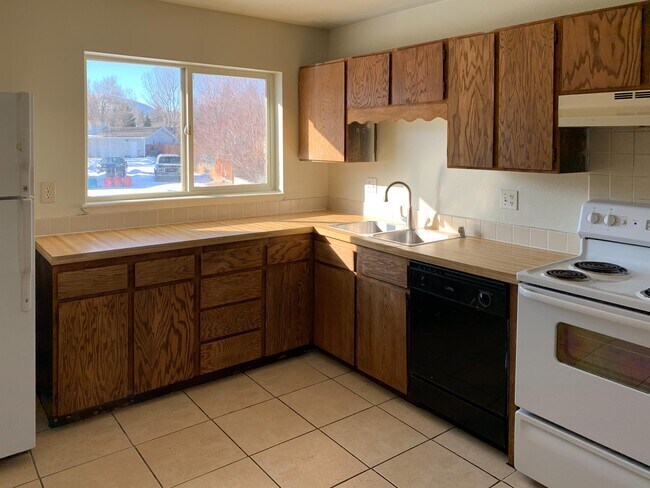 Building Photo - 1435 E Teton Blvd