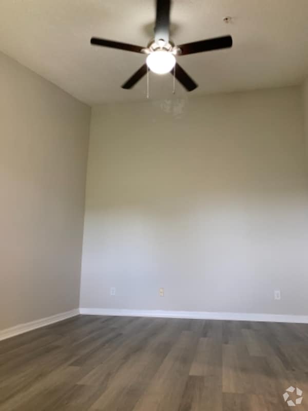 Building Photo - 9905 Westwood Dr
