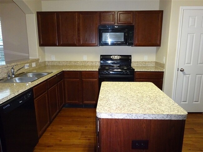 Foto del edificio - 2710 Bammelwood Dr