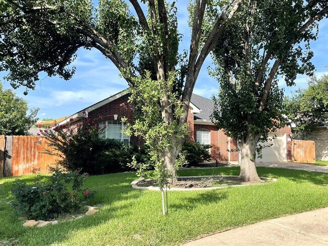 Building Photo - 7006 Albacete Ln