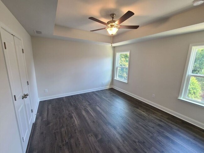 Building Photo - 1608 Falcon Crest Way