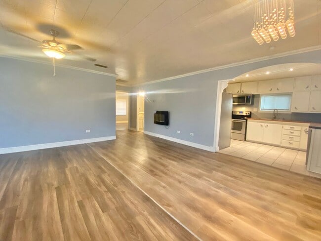 Building Photo - Pre-Leasing Now-available 6/1/2025