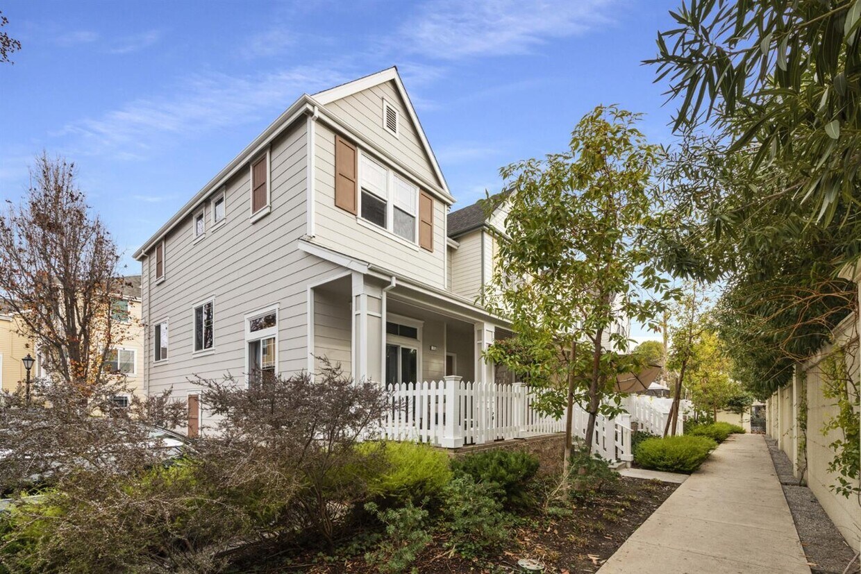 10156 Imperial Ave, Cupertino, CA 95014 Townhome Rentals in Cupertino