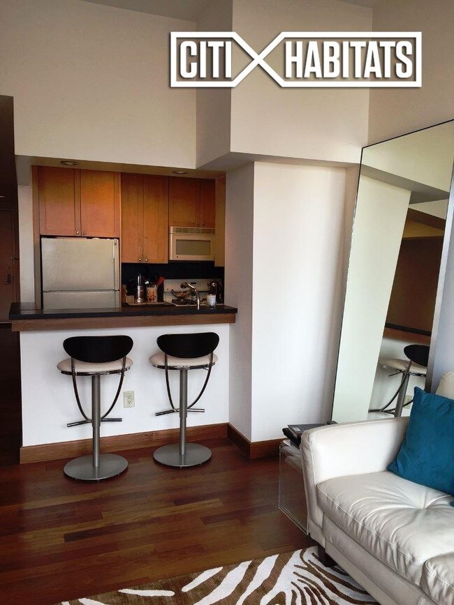 Foto del edificio - 305 E 63rd St