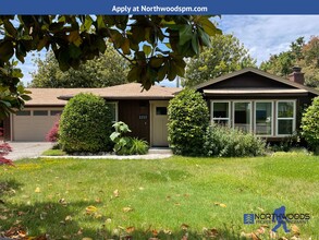 Building Photo - 2213 Greenbrook Dr