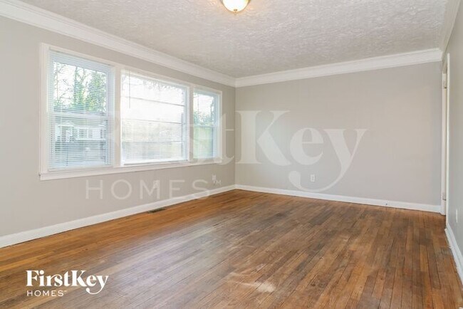 Foto del edificio - 839 Blossom St SW