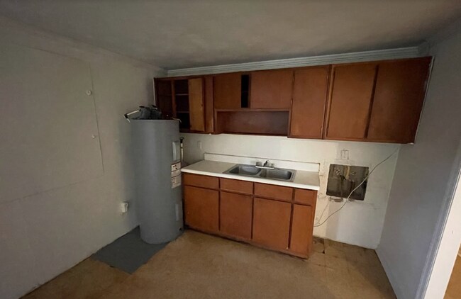 Building Photo - 1205 Mobile Ave