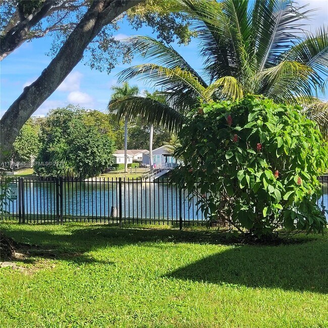 Foto del edificio - 8301 SW 142nd Ave