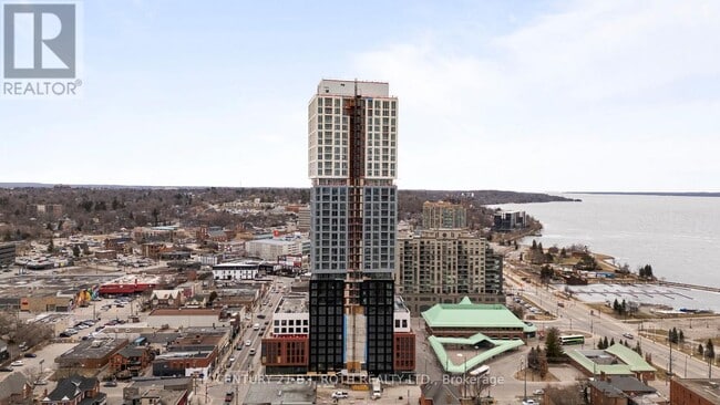 Building Photo - 39 Mary St