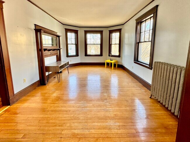 Building Photo - 28 Putnam Ave
