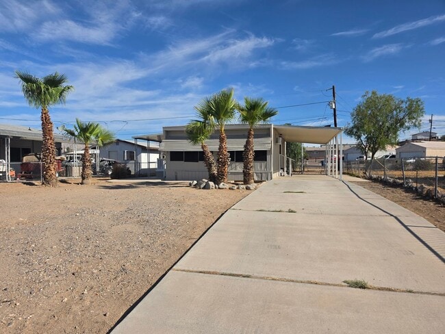 Building Photo - 1095 Navajo Dr