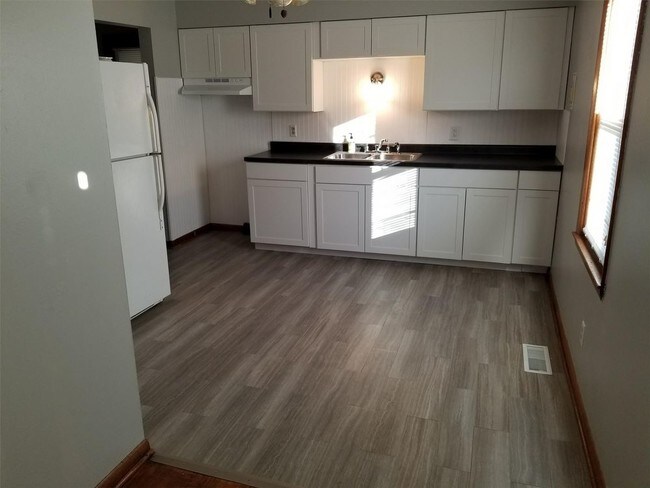 Building Photo - 126 Collingwood Ave