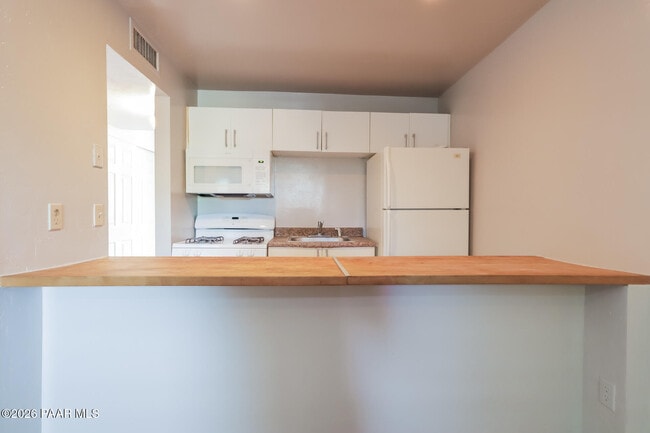 Building Photo - 770 N Dodge Blvd