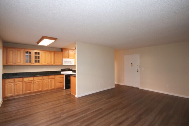Building Photo - 339 S Catalina Ave