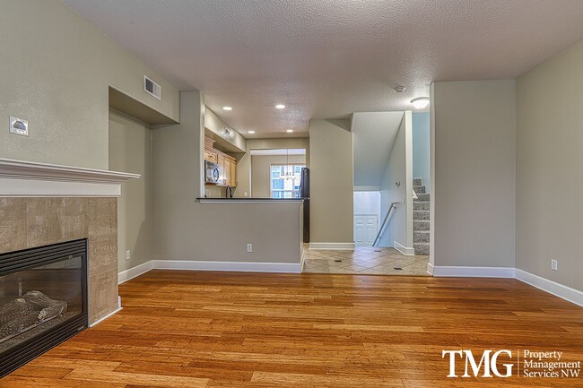 Building Photo - Beautiful Northwest Heights 2br/3ba Townho...