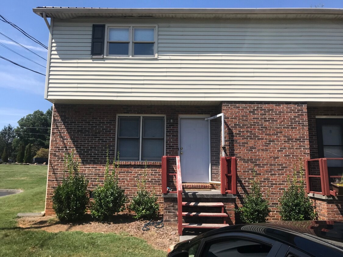 1800 Seminole Dr, Johnson City, TN 37604 Townhome Rentals in Johnson