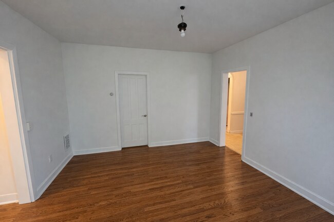 Foto del edificio - 108 S Main St