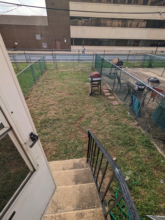 Foto del edificio - 1124 N Walnut St