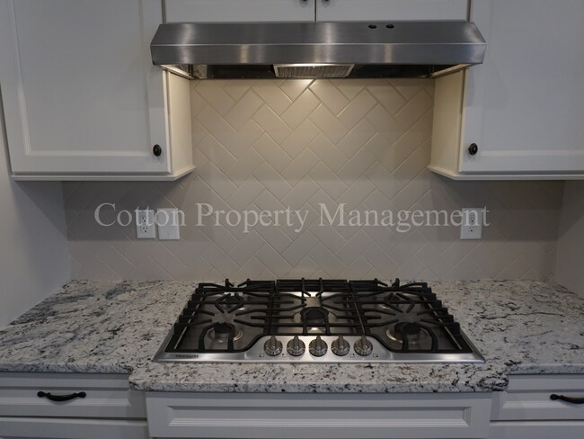 Building Photo - 33 Meon Ln