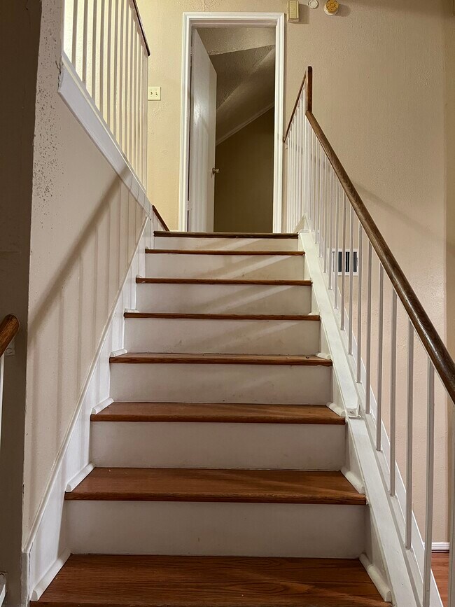 Building Photo - 16115 Diamond Ridge Dr