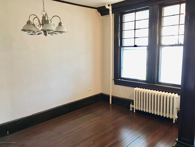 Building Photo - 1107 Grand Ave
