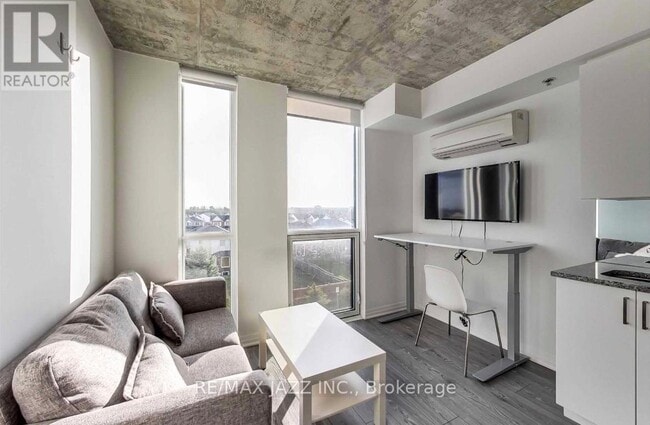 Building Photo - 1900 Simcoe St N