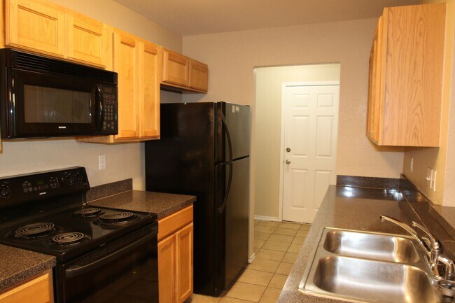 Foto del edificio - 8020-8022 Tanner