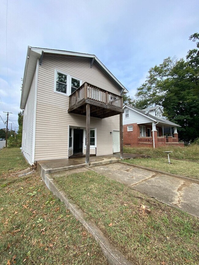 Foto del edificio - 5115 Salem St
