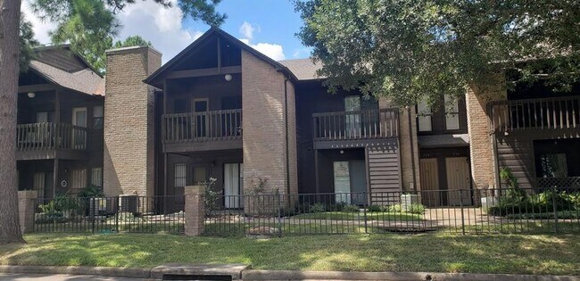 Building Photo - 12755 Mill Ridge Dr