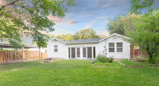 Building Photo - 349 Irvington Dr