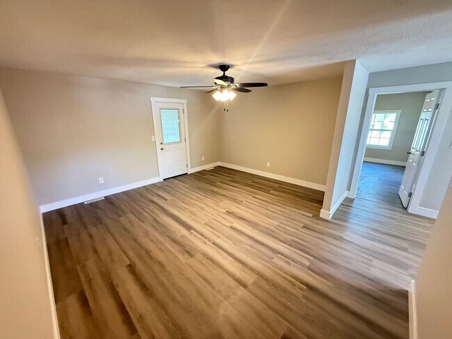 Foto del edificio - 4 bed 2 Bath Ozark, MO