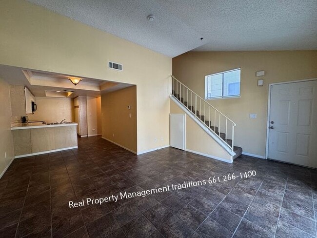 Building Photo - 2 plus 2 condo in lancaster