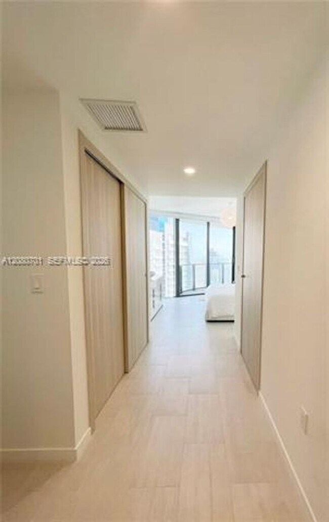 Building Photo - 1000 Brickell Plaza