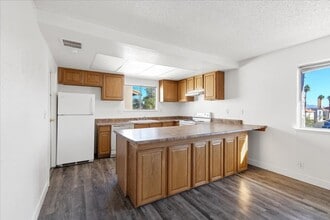 Building Photo - 3649 S Van Dyke Ave