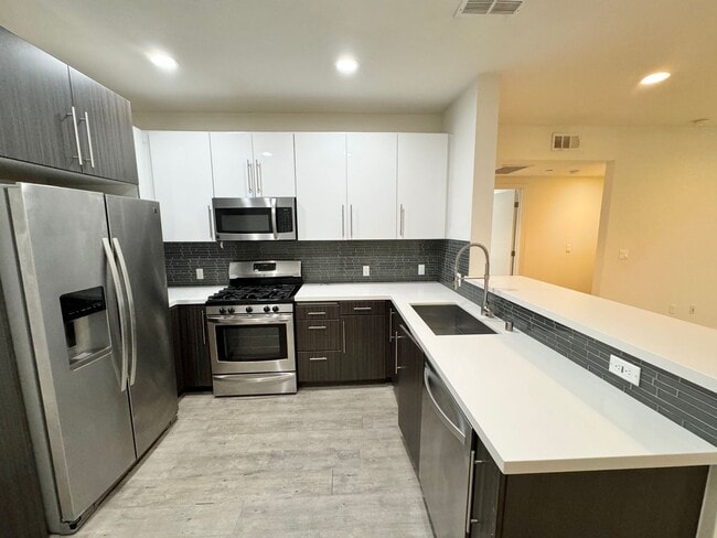 Building Photo - 11929 Courtleigh Dr
