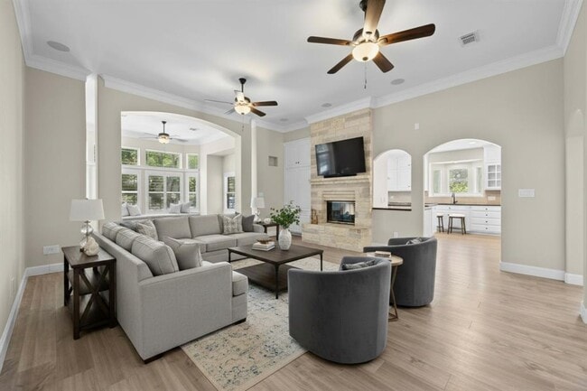 Building Photo - 4801 Interlachen Ln