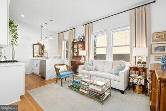 Building Photo - 317 3rd St SE