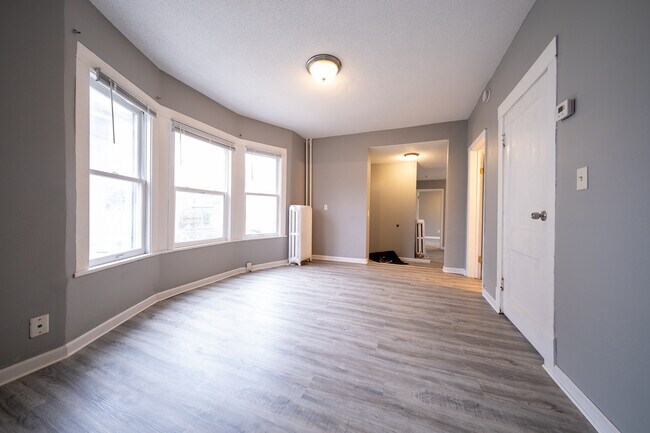 Building Photo - 391 Sherburne Ave