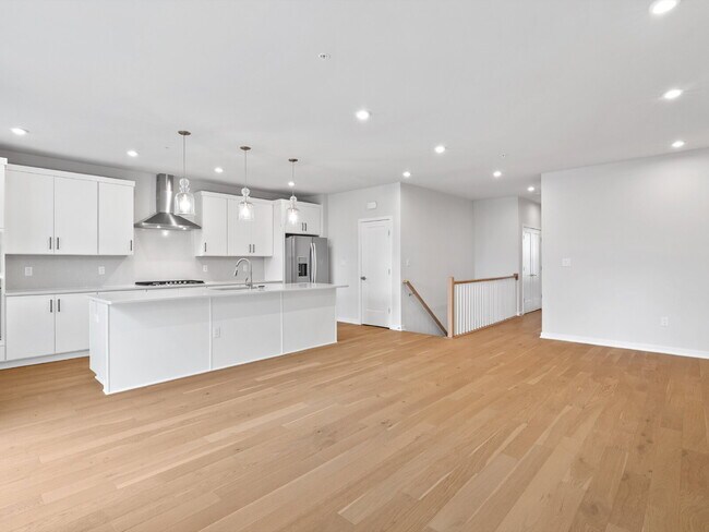 Foto del edificio - "Modern Living Awaits: Spacious 2-Bed, 2.5-Bath Townhouse in the Heart of McLean!"