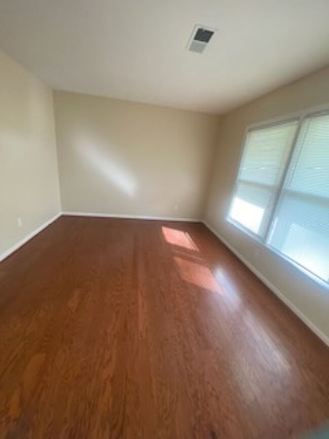 Foto del edificio - 1315 Trenton Ct