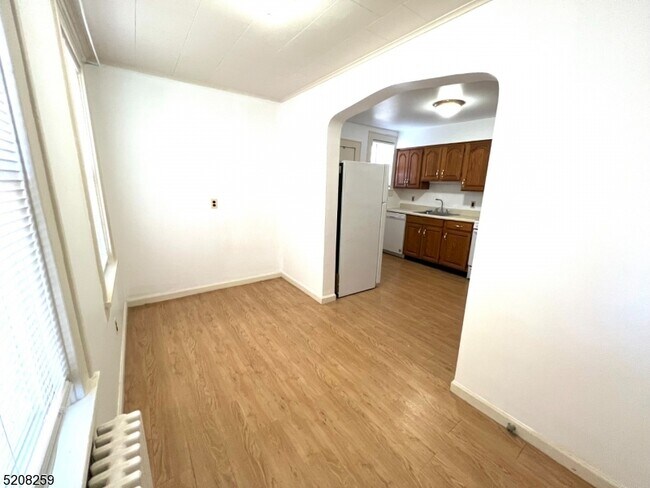 Building Photo - 109 S 10th Ave