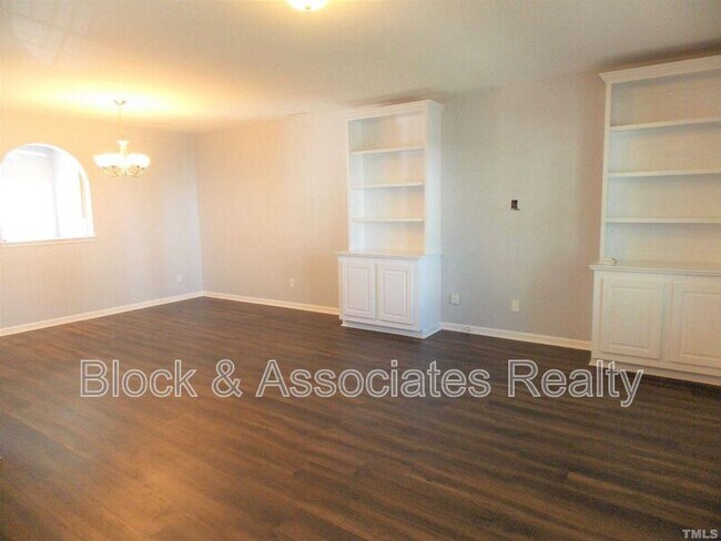 Building Photo - 1105 Ileagnes Rd