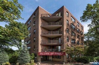 Building Photo - 1450 Palisade Ave