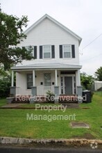 Building Photo - 537 Watkins St