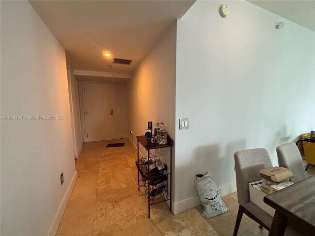 Foto del edificio - 185 SW 7th St